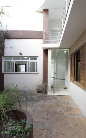 Casa à venda com 450m², 4 quartos e 4 vagasÁrea externa
