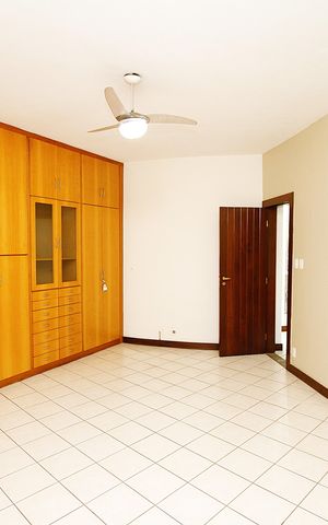 Casa à venda com 450m², 4 quartos e 4 vagasQuarto 2 - semi Suíte