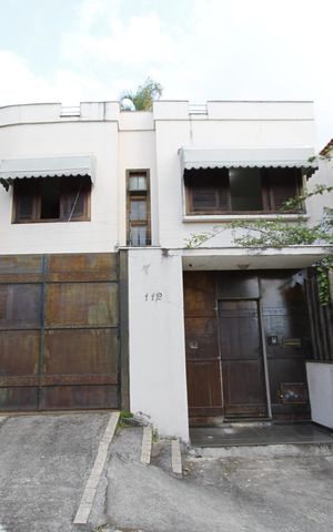 Casa à venda com 450m², 4 quartos e 4 vagasFachada
