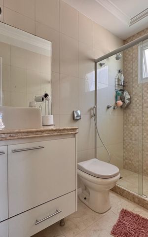 Casa de condomínio à venda com 310m², 4 quartos e 3 vagas Casa de condomínio à venda com 310m², 4 quartos e 3 vagasSuite 2 - Banheiro
