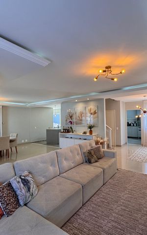 Casa de condomínio à venda com 310m², 4 quartos e 3 vagas Casa de condomínio à venda com 310m², 4 quartos e 3 vagasSala