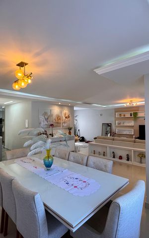 Casa de condomínio à venda com 310m², 4 quartos e 3 vagas Casa de condomínio à venda com 310m², 4 quartos e 3 vagasSala