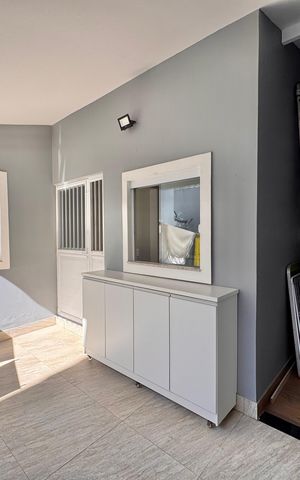 Casa de condomínio à venda com 310m², 4 quartos e 3 vagas Casa de condomínio à venda com 310m², 4 quartos e 3 vagasÁrea externa