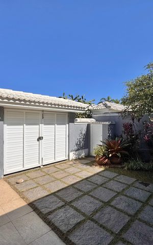 Casa de condomínio à venda com 310m², 4 quartos e 3 vagas Casa de condomínio à venda com 310m², 4 quartos e 3 vagasÁrea externa