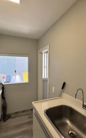 Casa de condomínio à venda com 310m², 4 quartos e 3 vagas Casa de condomínio à venda com 310m², 4 quartos e 3 vagasÁrea de Serviço
