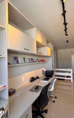 Casa de condomínio à venda com 310m², 4 quartos e 3 vagas Casa de condomínio à venda com 310m², 4 quartos e 3 vagasHall Íntimo / Escritório