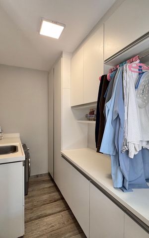 Casa de condomínio à venda com 310m², 4 quartos e 3 vagas Casa de condomínio à venda com 310m², 4 quartos e 3 vagasÁrea de Serviço