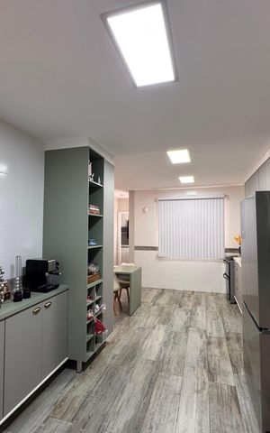Casa de condomínio à venda com 310m², 4 quartos e 3 vagas Casa de condomínio à venda com 310m², 4 quartos e 3 vagasCozinha