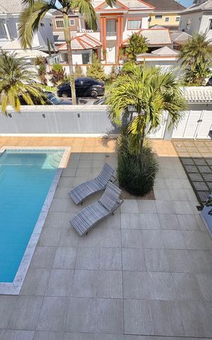 Casa de condomínio à venda com 310m², 4 quartos e 3 vagas Casa de condomínio à venda com 310m², 4 quartos e 3 vagasSuite 1- Varanda - Vista