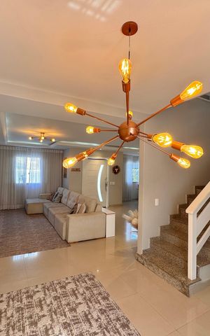 Casa de condomínio à venda com 310m², 4 quartos e 3 vagas Casa de condomínio à venda com 310m², 4 quartos e 3 vagasSala