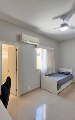 Casa de condomínio à venda com 310m², 4 quartos e 3 vagas Casa de condomínio à venda com 310m², 4 quartos e 3 vagasSuite 3
