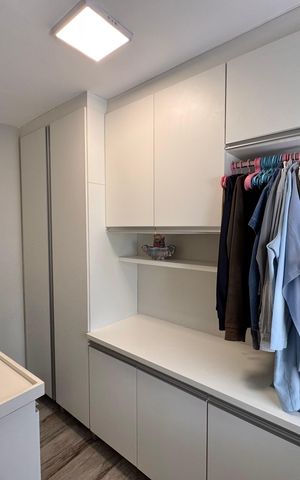 Casa de condomínio à venda com 310m², 4 quartos e 3 vagas Casa de condomínio à venda com 310m², 4 quartos e 3 vagasÁrea de Serviço