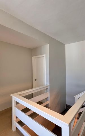 Casa de condomínio à venda com 310m², 4 quartos e 3 vagas Casa de condomínio à venda com 310m², 4 quartos e 3 vagasHall Íntimo / Escritório