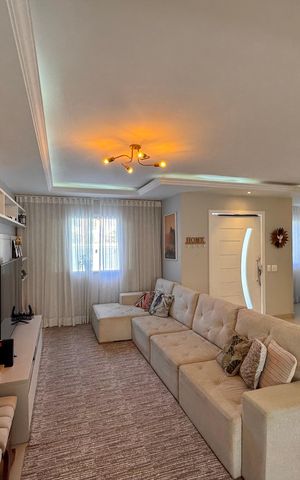 Casa de condomínio à venda com 310m², 4 quartos e 3 vagas Casa de condomínio à venda com 310m², 4 quartos e 3 vagasSala