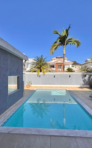 Casa de condomínio à venda com 310m², 4 quartos e 3 vagas Casa de condomínio à venda com 310m², 4 quartos e 3 vagasÁrea externa