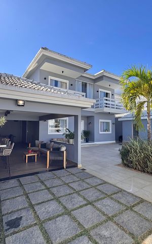 Casa de condomínio à venda com 310m², 4 quartos e 3 vagas Casa de condomínio à venda com 310m², 4 quartos e 3 vagasÁrea externa