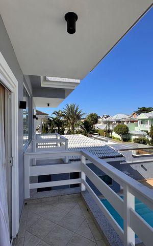 Casa de condomínio à venda com 310m², 4 quartos e 3 vagas Casa de condomínio à venda com 310m², 4 quartos e 3 vagasSuite 1 - Varanda
