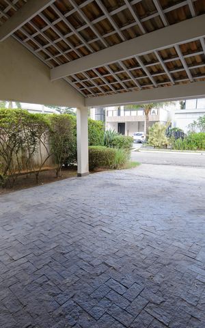 Casa de condomínio para alugar com 363m², 5 quartos e 6 vagas Casa de condomínio para alugar com 363m², 5 quartos e 6 vagasGaragem