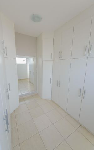 Casa de condomínio para alugar com 363m², 5 quartos e 6 vagas Casa de condomínio para alugar com 363m², 5 quartos e 6 vagasCloset da Suíte master