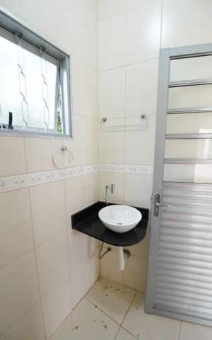 Casa de condomínio para alugar com 363m², 5 quartos e 6 vagas Casa de condomínio para alugar com 363m², 5 quartos e 6 vagasBanheiro da Área de Lazer