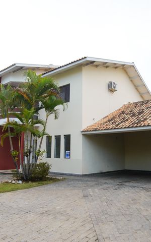 Casa de condomínio para alugar com 363m², 5 quartos e 6 vagas Casa de condomínio para alugar com 363m², 5 quartos e 6 vagasFachada da Casa