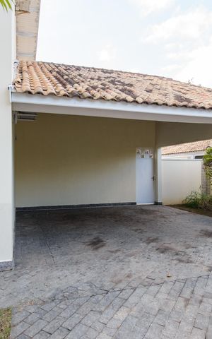 Casa de condomínio para alugar com 363m², 5 quartos e 6 vagas Casa de condomínio para alugar com 363m², 5 quartos e 6 vagasGaragem