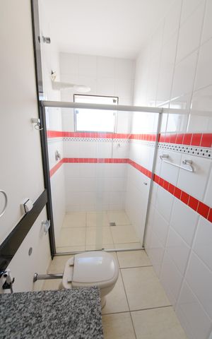 Casa de condomínio para alugar com 363m², 5 quartos e 6 vagas Casa de condomínio para alugar com 363m², 5 quartos e 6 vagasBanheiro da Suíte 1