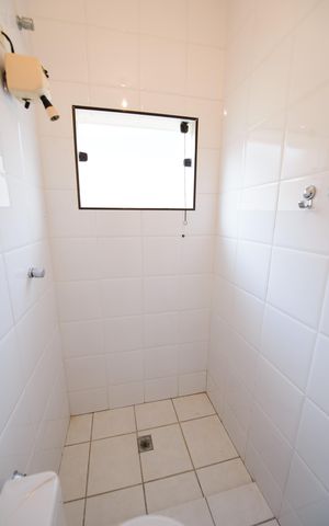 Casa de condomínio para alugar com 363m², 5 quartos e 6 vagas Casa de condomínio para alugar com 363m², 5 quartos e 6 vagasBanheiro de serviço