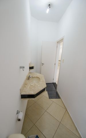 Casa de condomínio para alugar com 363m², 5 quartos e 6 vagas Casa de condomínio para alugar com 363m², 5 quartos e 6 vagasLavabo