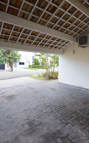 Casa de condomínio para alugar com 363m², 5 quartos e 6 vagas Casa de condomínio para alugar com 363m², 5 quartos e 6 vagasGaragem