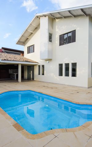 Casa de condomínio para alugar com 363m², 5 quartos e 6 vagas Casa de condomínio para alugar com 363m², 5 quartos e 6 vagasÁrea de Lazer - Piscina
