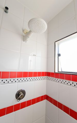 Casa de condomínio para alugar com 363m², 5 quartos e 6 vagas Casa de condomínio para alugar com 363m², 5 quartos e 6 vagasBanheiro da Suíte 1