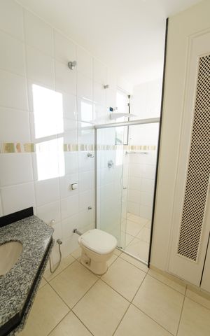 Casa de condomínio para alugar com 363m², 5 quartos e 6 vagas Casa de condomínio para alugar com 363m², 5 quartos e 6 vagasBanheiro Social