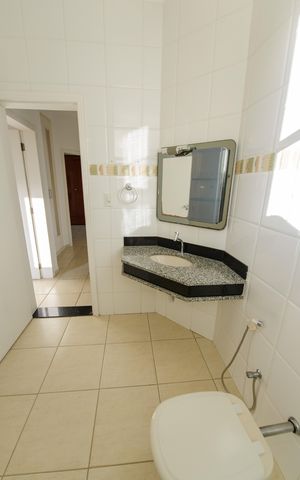 Casa de condomínio para alugar com 363m², 5 quartos e 6 vagas Casa de condomínio para alugar com 363m², 5 quartos e 6 vagasBanheiro Social