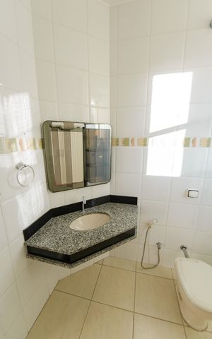 Casa de condomínio para alugar com 363m², 5 quartos e 6 vagas Casa de condomínio para alugar com 363m², 5 quartos e 6 vagasBanheiro Social