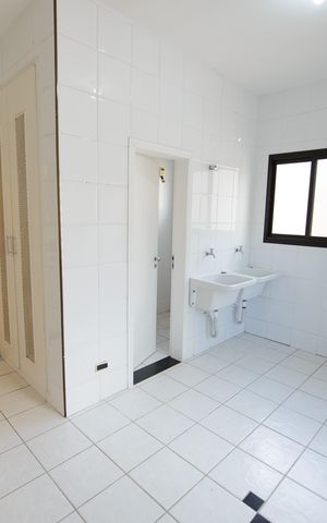 Casa de condomínio para alugar com 363m², 5 quartos e 6 vagas Casa de condomínio para alugar com 363m², 5 quartos e 6 vagasÁrea de Serviço