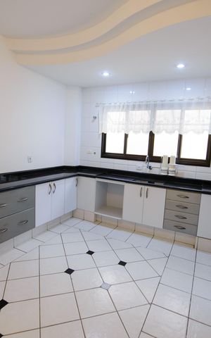 Casa de condomínio para alugar com 363m², 5 quartos e 6 vagas Casa de condomínio para alugar com 363m², 5 quartos e 6 vagasCozinha