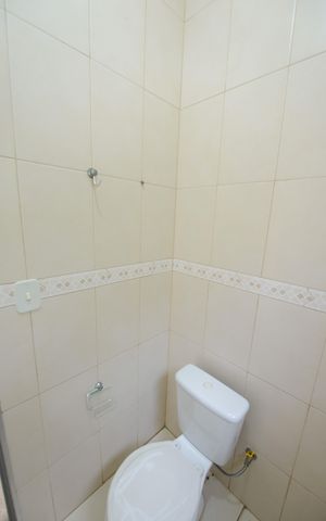 Casa de condomínio para alugar com 363m², 5 quartos e 6 vagas Casa de condomínio para alugar com 363m², 5 quartos e 6 vagasBanheiro da Área de Lazer