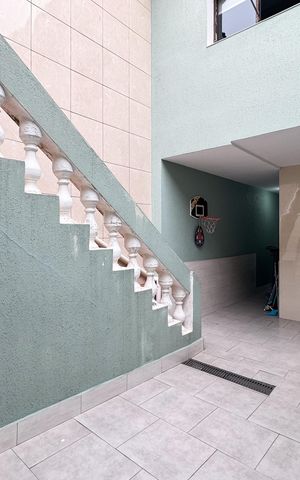 Casa à venda com 276m², 3 quartos e 2 vagas Casa à venda com 276m², 3 quartos e 2 vagasQuintal
