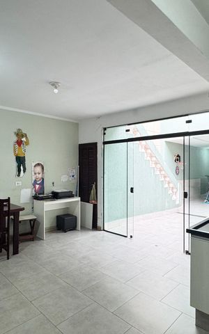 Casa à venda com 276m², 3 quartos e 2 vagas Casa à venda com 276m², 3 quartos e 2 vagasSalão