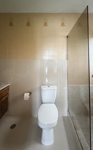 Casa à venda com 276m², 3 quartos e 2 vagas Casa à venda com 276m², 3 quartos e 2 vagasBanheiro - Suíte