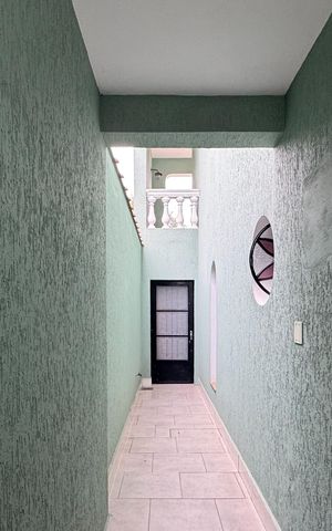 Casa à venda com 276m², 3 quartos e 2 vagas Casa à venda com 276m², 3 quartos e 2 vagasQuintal