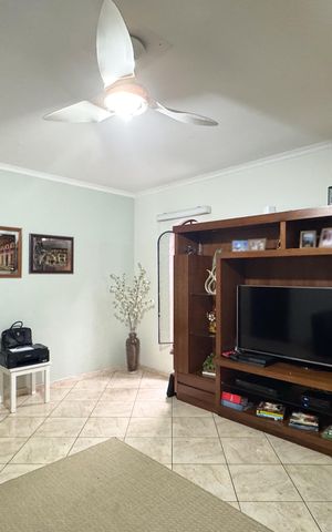 Casa à venda com 276m², 3 quartos e 2 vagas Casa à venda com 276m², 3 quartos e 2 vagasSala