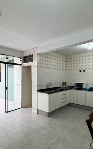 Casa à venda com 276m², 3 quartos e 2 vagas Casa à venda com 276m², 3 quartos e 2 vagasSalão