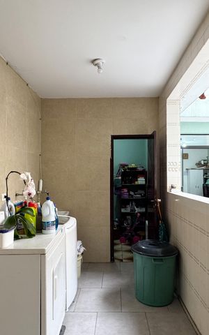 Casa à venda com 276m², 3 quartos e 2 vagas Casa à venda com 276m², 3 quartos e 2 vagasÁrea de Serviço