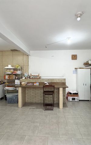 Casa à venda com 276m², 3 quartos e 2 vagas Casa à venda com 276m², 3 quartos e 2 vagasSalão