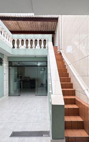 Casa à venda com 276m², 3 quartos e 2 vagas Casa à venda com 276m², 3 quartos e 2 vagasQuintal