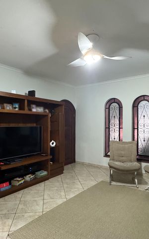 Casa à venda com 276m², 3 quartos e 2 vagas Casa à venda com 276m², 3 quartos e 2 vagasSala