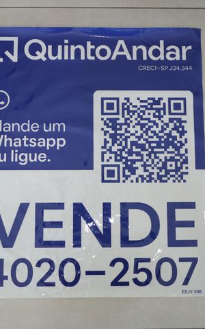 Apartamento à venda com 49m², 2 quartos e 1 vagaPlaca instalada na janela do saguão (2º andar com visão para a rua) - Código da placa: EEJV-298