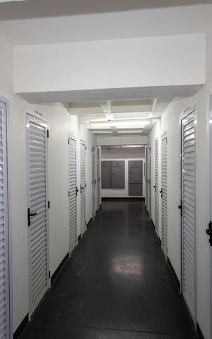 Apartamento à venda com 130m², 4 quartos e 3 vagas Apartamento à venda com 130m², 4 quartos e 3 vagasÁrea comum - Deposito